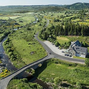 Le Relais De L'Aubrac Hotel Насбиналс Exterior photo