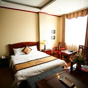 Gia Bao Hotel Phủ Từ Sơn Room photo