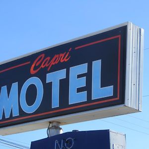 Capri Motel Скотсблъф Exterior photo