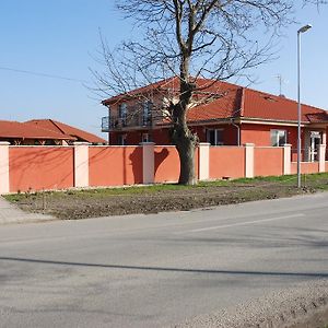 Fridrich Apartman Apartment Veľký Meder Exterior photo