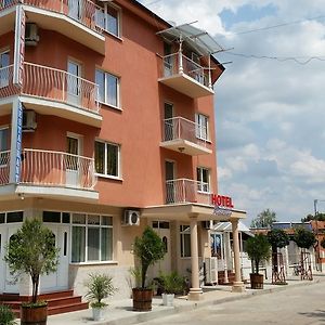 Хотел Фантазия Hotel Любимец Exterior photo