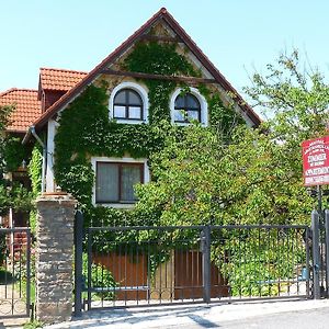 Aranyhaz Apartmanszallas Hotel Тихани Exterior photo