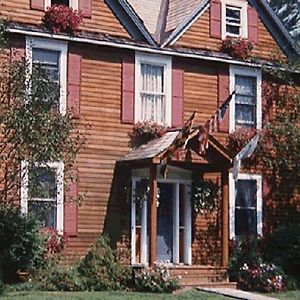 Chesapeake Inn Of Ленъкс Exterior photo