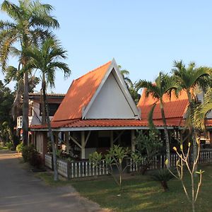 Chaisuk Bungalow Hotel Араниапратет Exterior photo