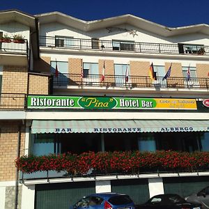 Hotel Pina Ristorante Isola del Gran Sasso dʼItalia Exterior photo