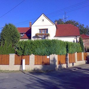 Penzion Cihelna Hotel Бърно Exterior photo