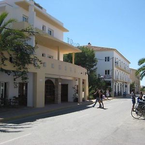 Rocaplana Hostal Hotel Ес Пухолс Exterior photo