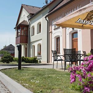 Penzion Nad Oborou Hotel Hradec Králové Exterior photo