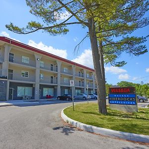 Wasaga Riverdocks Hotel Suites Уасага Бийч Exterior photo