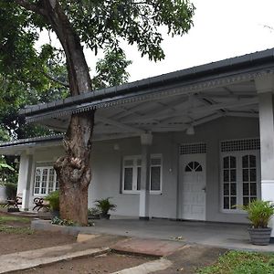 Gunda'S Villa Канди Exterior photo