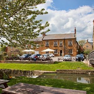 Nevill Arms Inn Medbourne Exterior photo