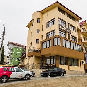 Hotel-Restaurant Ayan Piatra Neamţ Exterior photo