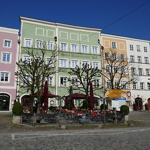 Bayerischer Hof Hotel Бургхаузен Exterior photo