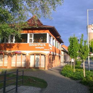 Silver Park Vendeghaz Hotel Berettyóújfalu Exterior photo