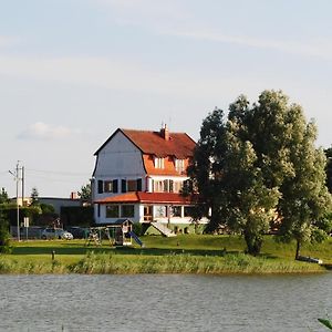 Karczma Stary Mlyn Hotel Гижицко Exterior photo