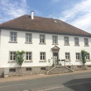 Ferienwohnungen Im Schul & Rathhaus OberФолках Exterior photo