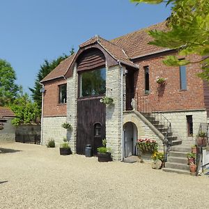 River Garden Bed & Breakfast Йоувил Exterior photo