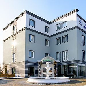 L'Ascada Hotel Срем Exterior photo