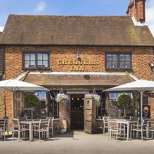 The Chequers Inn Бекънсфийлд Exterior photo