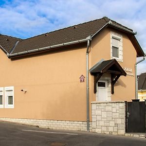 Gardi Apartman Apartment Szekszárd Exterior photo