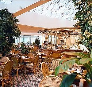 Furama Hotel Шънян Restaurant photo