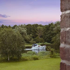 Relais & Chateaux Gutshaus Stolpe Hotel Stolpe an der Peene Exterior photo