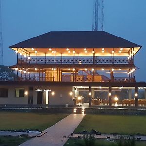 Nusantara Hotel Sembalun Сембалун Лауанг Exterior photo