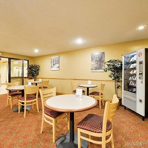 Americas Best Value Inn - Източна Сиракуза Restaurant photo