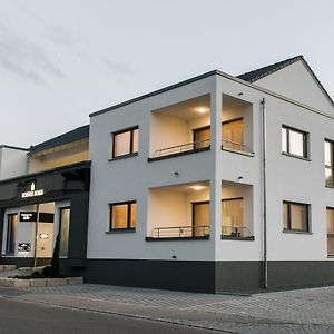 Business And Family Homes Бургау Exterior photo