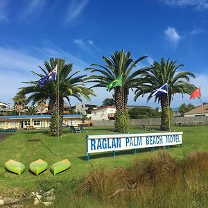 Raglan Palm Beach Motel Exterior photo