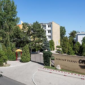 Ореанда Бердянск Hotel Exterior photo