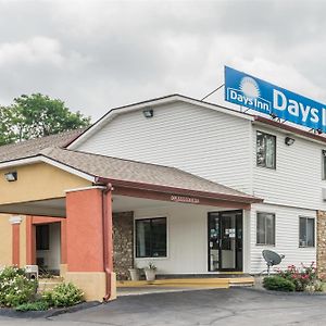 Days Inn By Wyndham Блумингтън Exterior photo