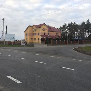 Podilskii Dvir Hotel Yakushintsy Exterior photo