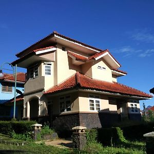 Villa Tamie Bumi Ciherang Пунсак Exterior photo