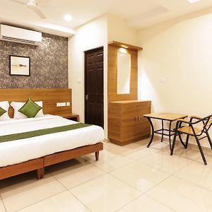 Treebo Trend Cmks Gulmohar Suites Kochi Exterior photo