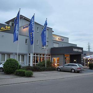 Hotel Merkur Ландщул Exterior photo