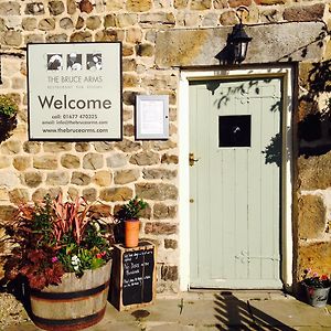 The Bruce Arms Hotel West Tanfield Exterior photo