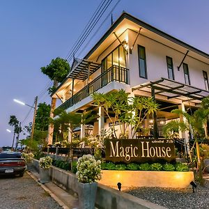 Magic House - No Pets Allowed Hotel Чумфон Exterior photo