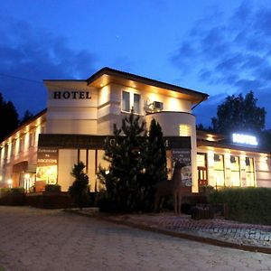 Hotel Pod Jeleniem Тухола Exterior photo