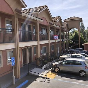 Valley Inn Уотсънвил Exterior photo