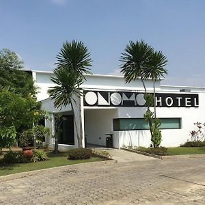 Onomo Hotel Либревил Exterior photo