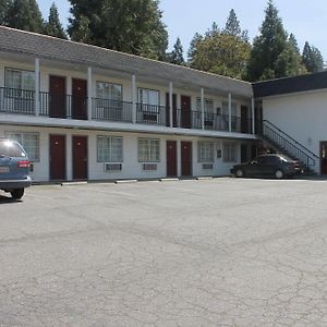 Stagecoach Motel Грас Вали Exterior photo