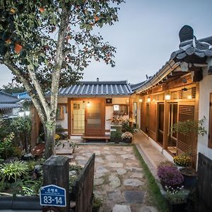 Hanok Story Guesthouse Чонджу Exterior photo