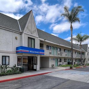 Motel 6 Anaheim Stadium - Ориндж Exterior photo