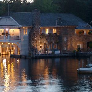 Lake George Boathouse Waterfront Lodging Болтън Ландинг Exterior photo