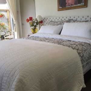 Apple Bnb Bed & Breakfast Керикери Exterior photo