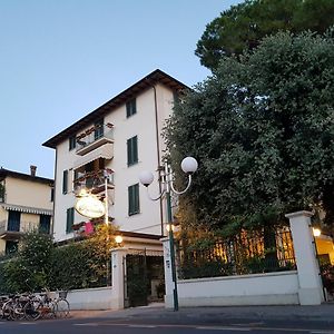 Hotel La Primula Форте дей Марми Exterior photo