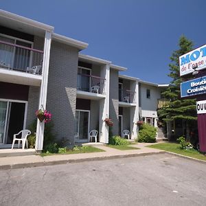 Motel De L'Anse A L'Eau Тадусак Exterior photo