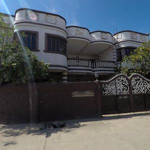 Pe'Re Aristo Guesthouse Мандау Сити Exterior photo