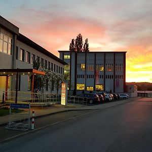 Ruhr Inn Hotel Хатинген Exterior photo